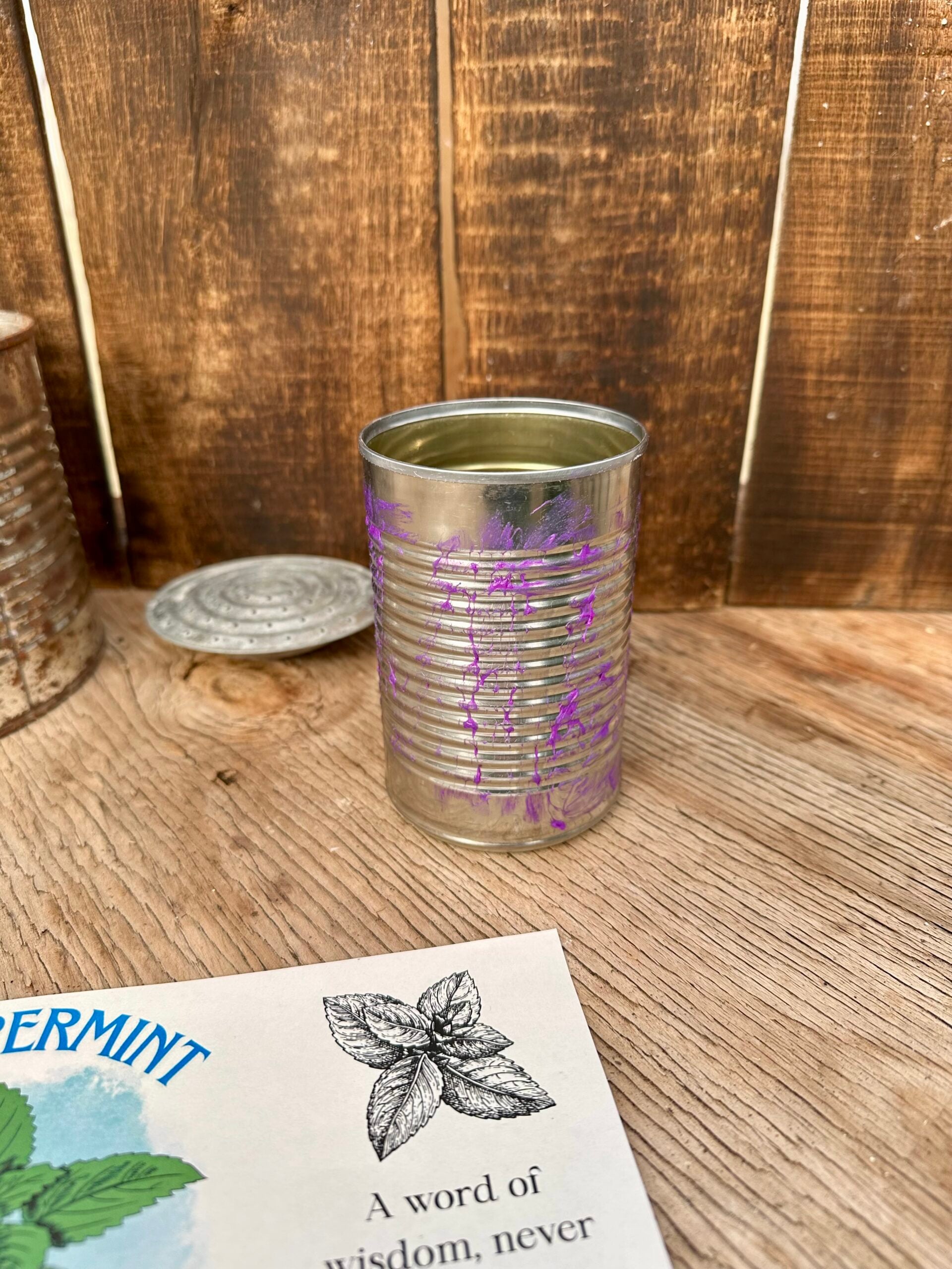 Applying glue to a tin can