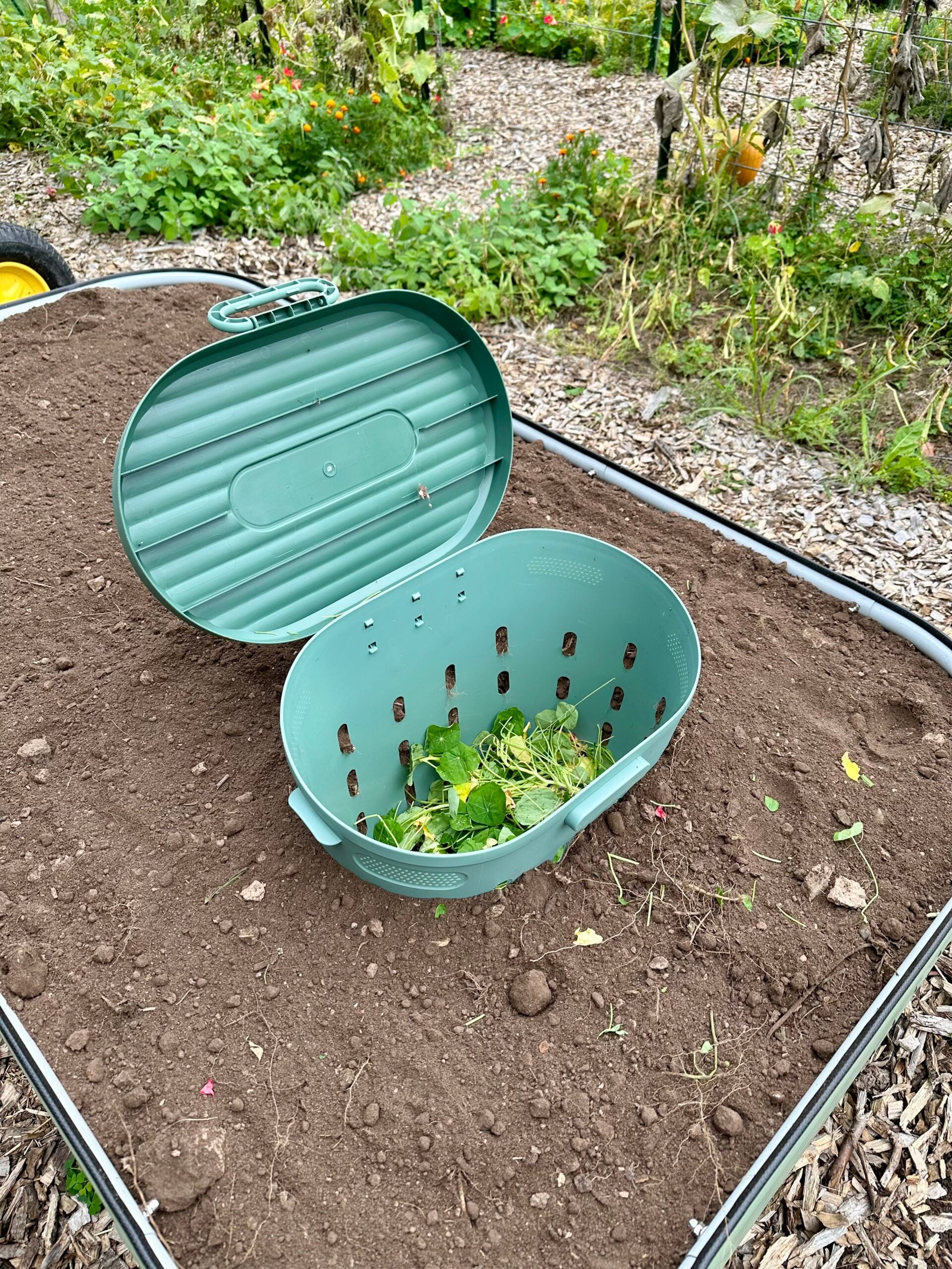 Vego in bed worm composter